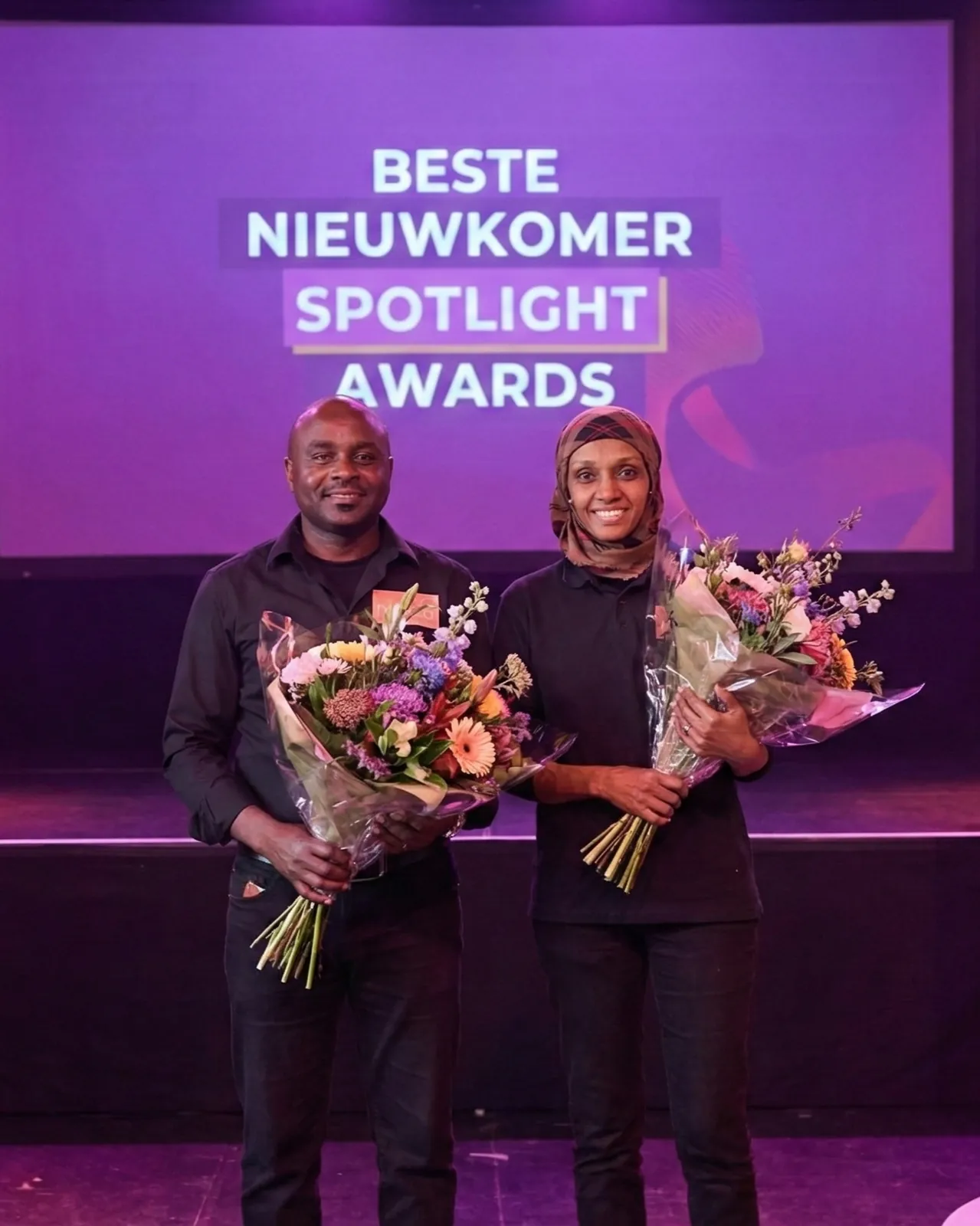 Ranya and Abdelrahman accepting the Beste Nieuwkomer Spotlight Award